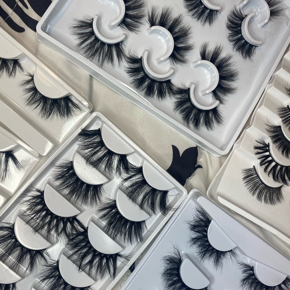 30 pairs of eyelashes - Picture 2 of 3